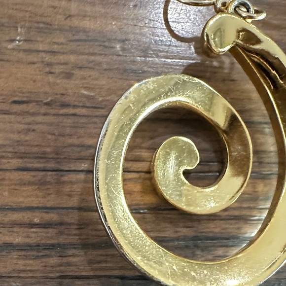 Brighton Versailles Garden French Wire Earrings
STYLE JE5331 - Picture 8 of 8